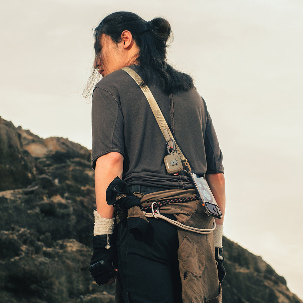 Apple Airpods Pro 3 Kılıf Airbagli Yivli Köşe Kilit Tasarımlı 360 Derece Koruma Skinarma Mecha LE Kılıf