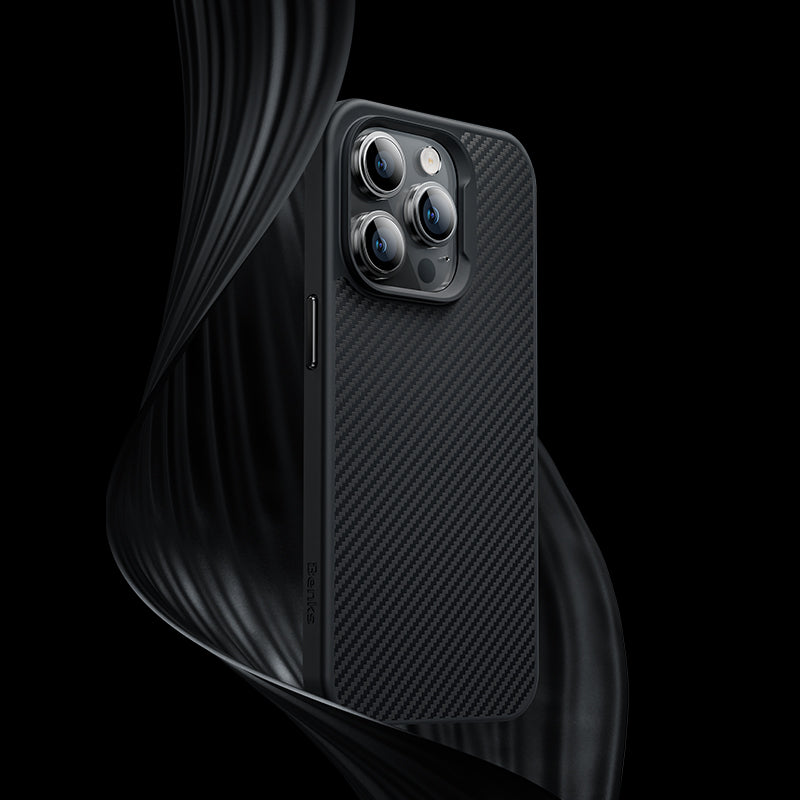 Apple iPhone 13 Kılıf Karbon Fiber M-safe Şarj Özellikli Benks 600D Hybrid Kevlar Kapak