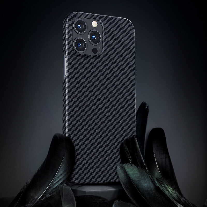 Apple iPhone 13 Pro Kılıf M-safe Özellikli Karbon Fiber Benks Essential Kevlar Kapak