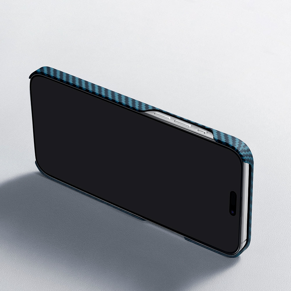 Apple iPhone 15 Pro Kılıf M-safe Şarj Özellikli 1500D Aramid Fiber Pitaka Ultra-Slim Classic Serisi Black-Blue Twill Kapak