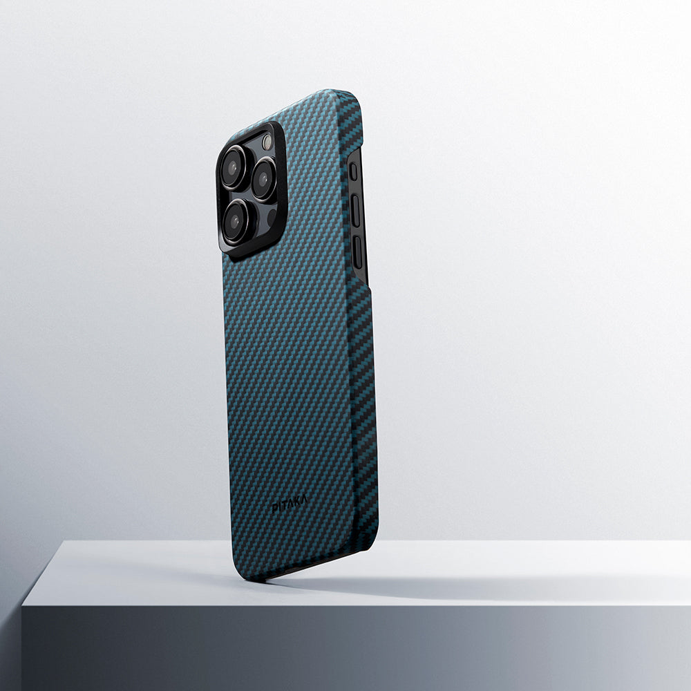 Apple iPhone 15 Pro Kılıf M-safe Şarj Özellikli 1500D Aramid Fiber Pitaka Ultra-Slim Classic Serisi Black-Blue Twill Kapak