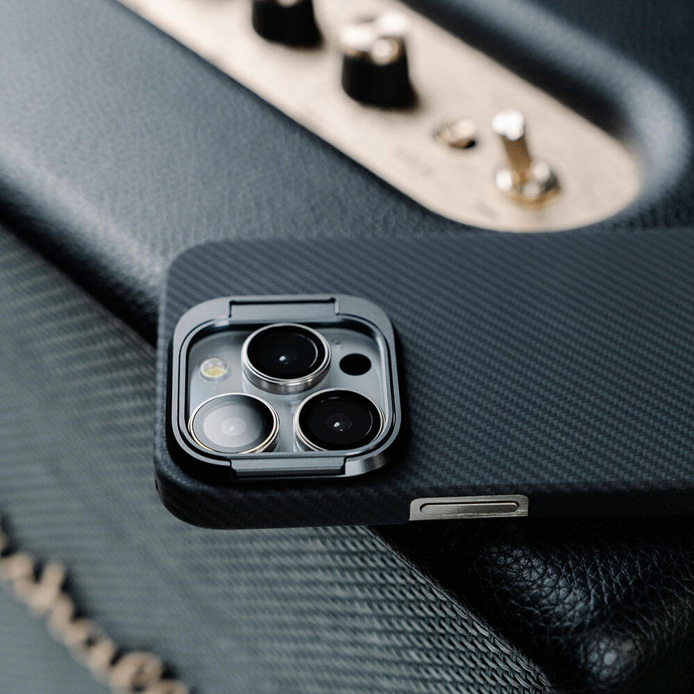 Apple iPhone 15 Pro Max Kılıf M-safe Şarj Özellikli 600D Kevlar Zore Krek Karbon Standlı Kapak
