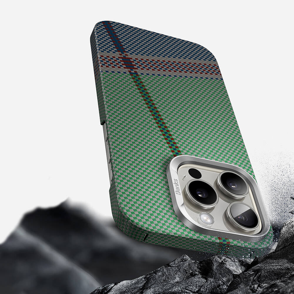 Apple iPhone 15 Pro Max Kılıf M-safe Şarj Özellikli Karbon Fiber Tasarımlı Benks Passion Green ArmorAir Kevlar Kapak