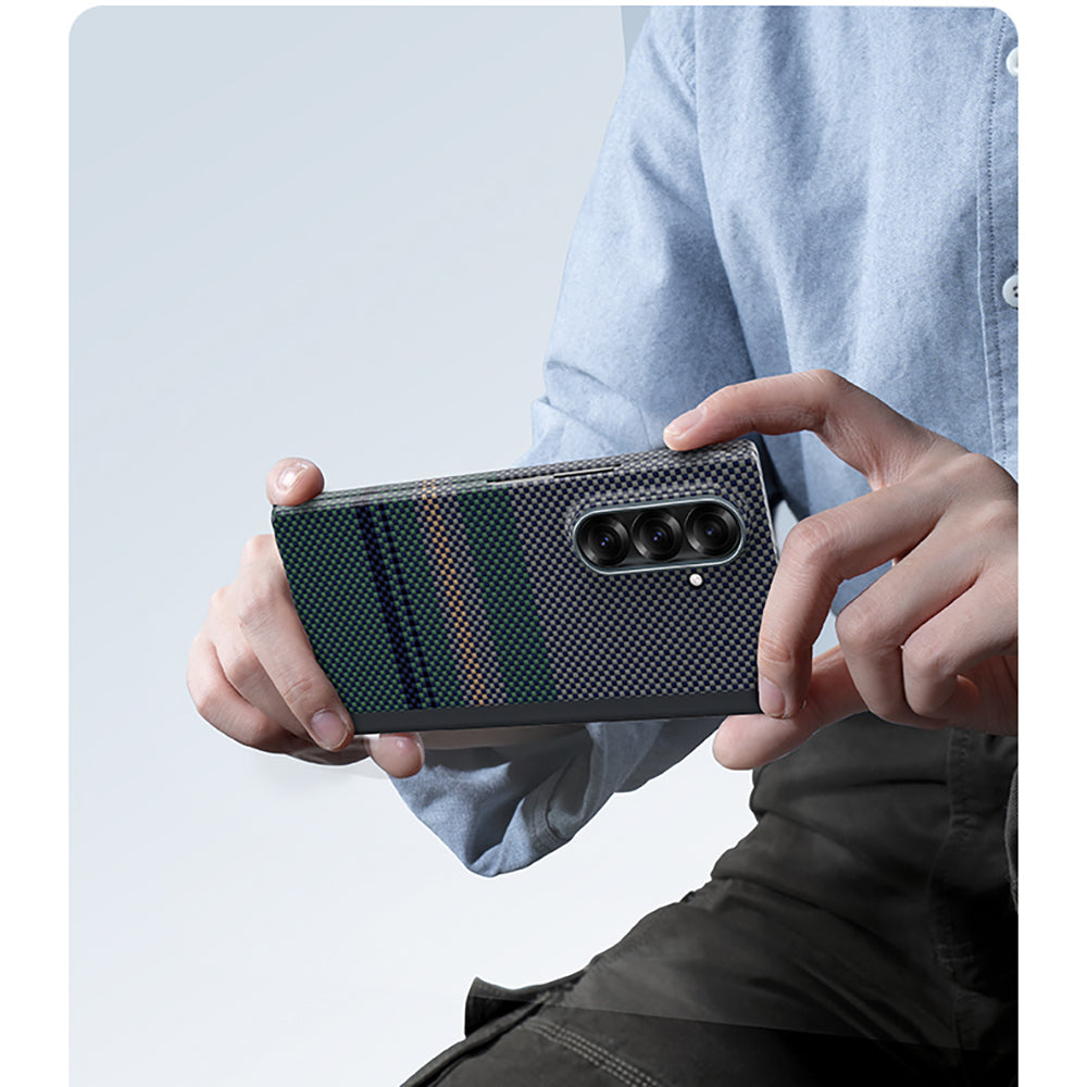 Galaxy Z Fold 7 Kılıf M-safe Şarj Özellikli Karbon Fiber Tasarımlı Benks Aurora ArmorAir Kevlar Kapak