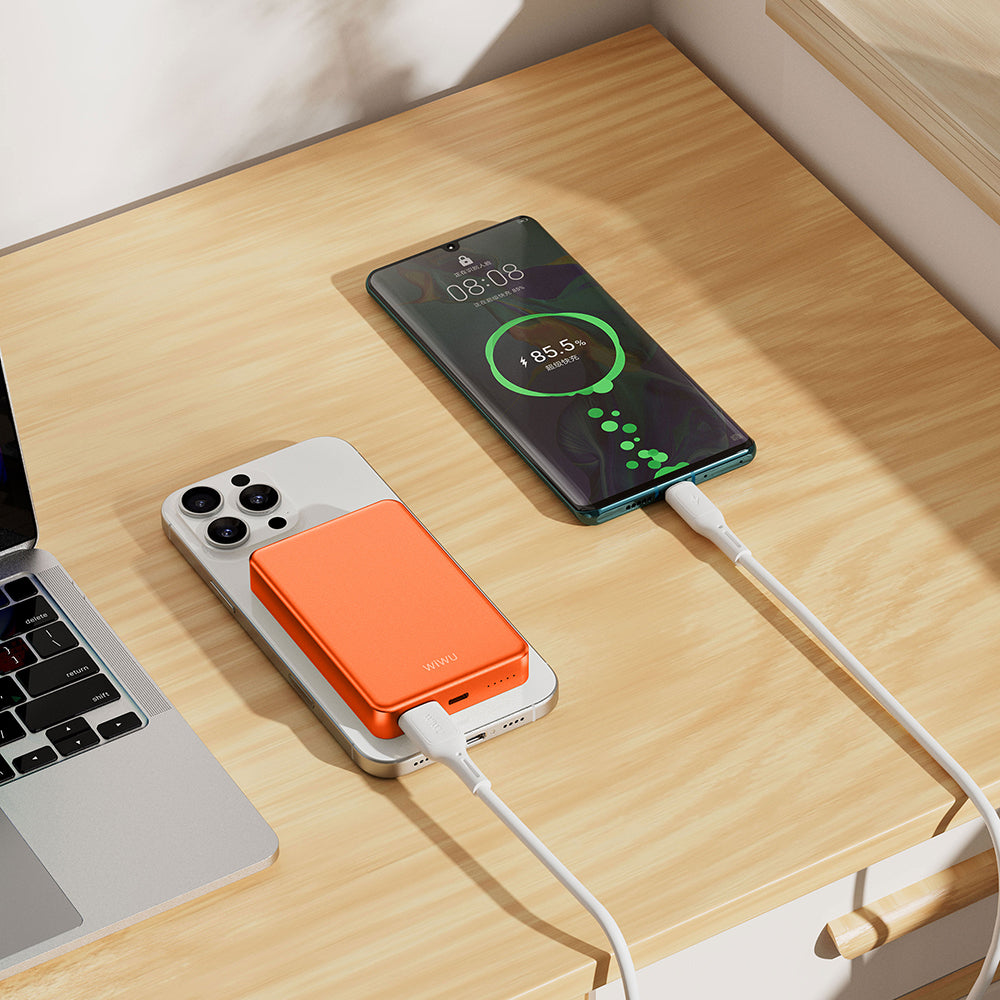 Wiwu P15-1 LED Işık Göstergeli Ultra İnce PD 20W Kablosuz Powerbank 10000mAh 15W