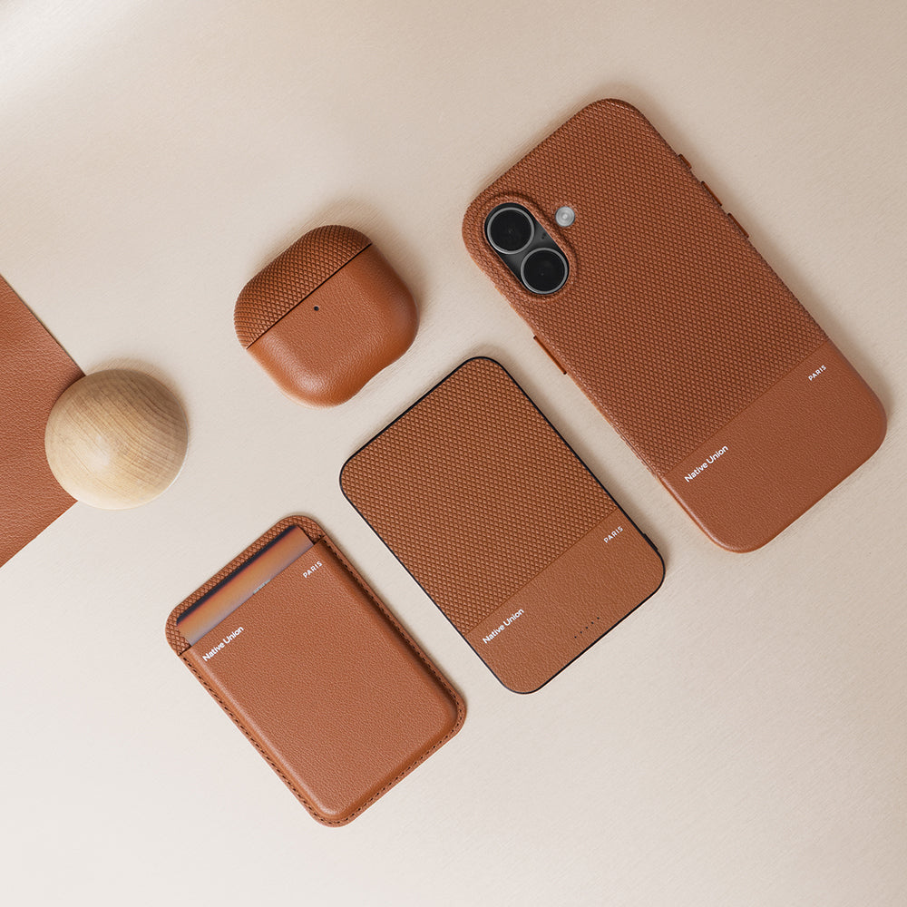 Apple AirPods 4 Kılıf Qi M-Safe Şarj Özellikli Native Union RE Classic Serisi Suni Deri Kapak