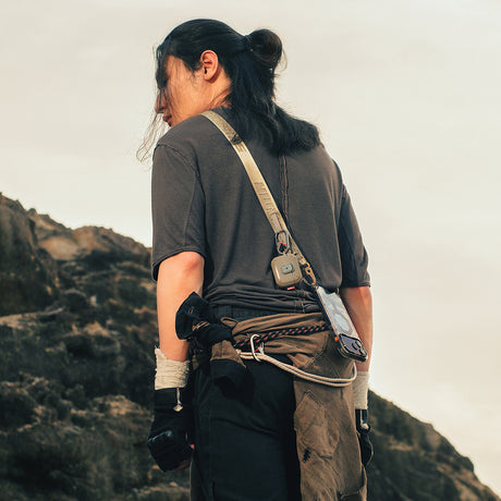 Apple Airpods Pro 3 Kılıf Airbagli Yivli Köşe Kilit Tasarımlı 360 Derece Koruma Skinarma Mecha LE Kılıf