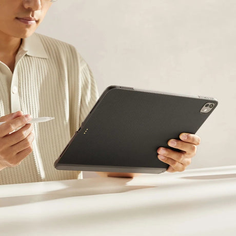 Apple iPad Pro 13 2025 M5 Kılıf Aramid Fiber Pitaka Ultra-Slim Classic Serisi Tablet Kapak