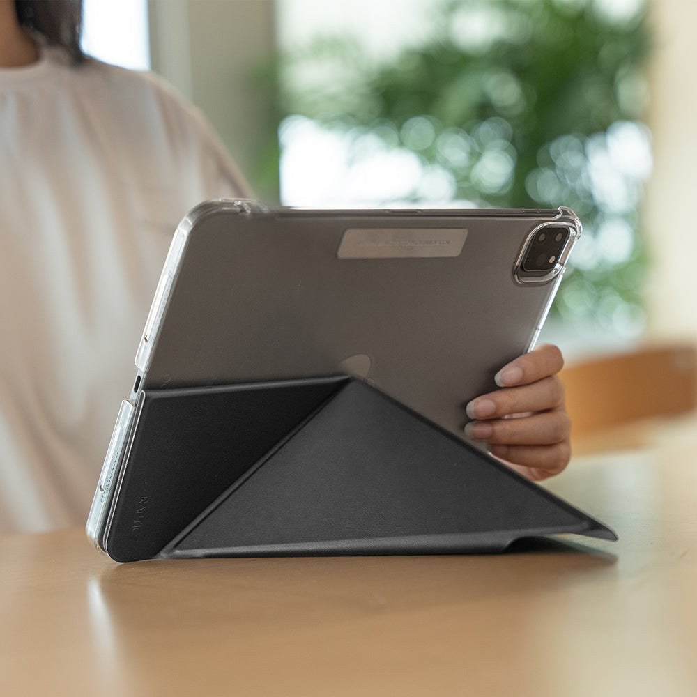 Apple iPad Pro 13 2025 M5 Raptic Clear Folio Airbagli Şeffaf Kapaklı Katlanabilir Standlı Kılıf