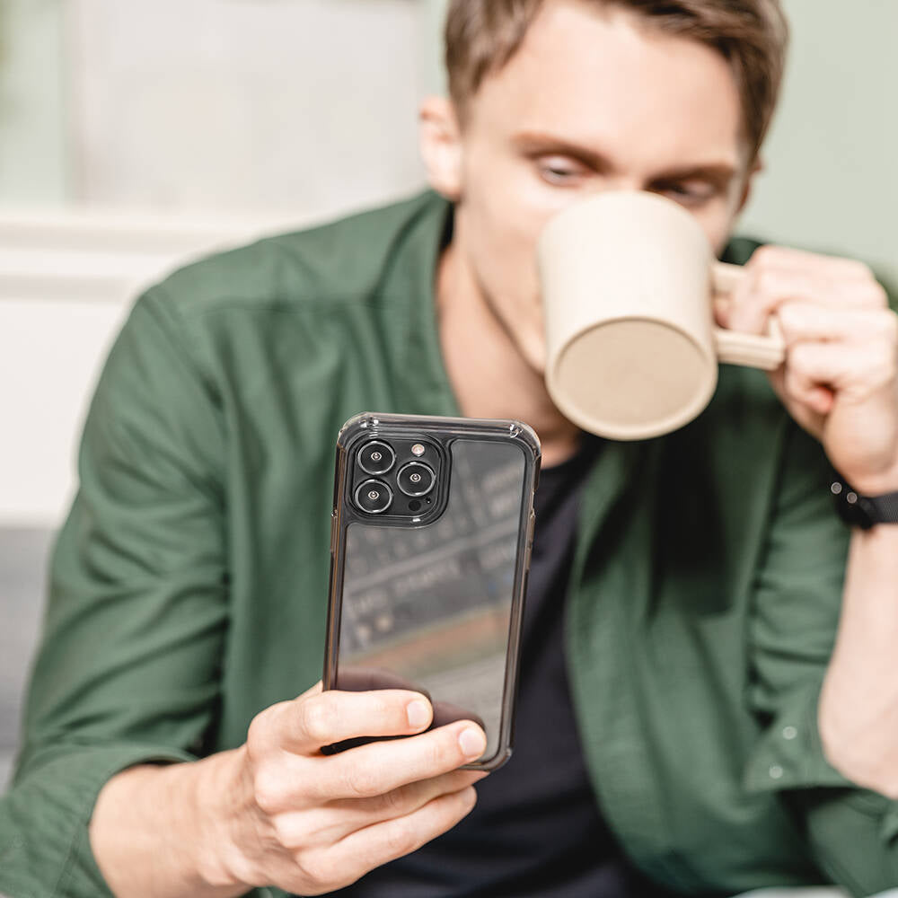 Apple iPhone 13 Kılıf Anti-Mikrobiyal Şok Önleyicili Şeffaf Lisanslı Switcheasy Alos Kapak