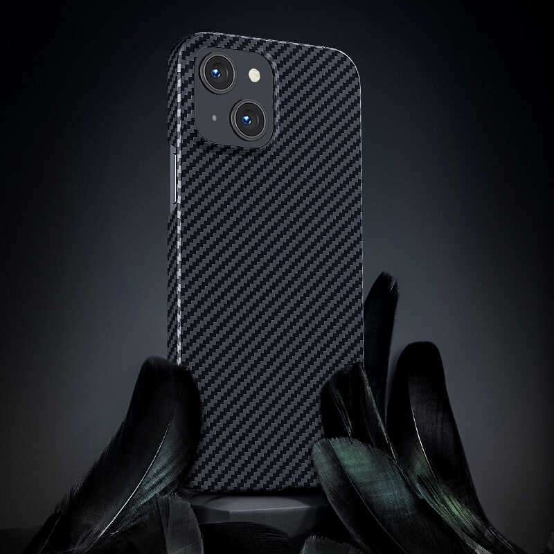 Apple iPhone 13 Kılıf M-safe Özellikli Karbon Fiber Benks Essential Kevlar Kapak