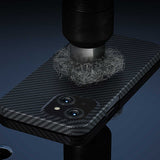 Apple iPhone 13 Kılıf M-safe Özellikli Karbon Fiber Benks Essential Kevlar Kapak