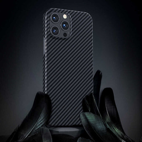 Apple iPhone 13 Pro Kılıf M-safe Özellikli Karbon Fiber Benks Essential Kevlar Kapak
