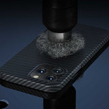 Apple iPhone 13 Pro Kılıf M-safe Özellikli Karbon Fiber Benks Essential Kevlar Kapak