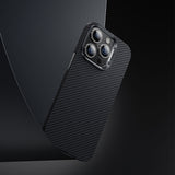 Apple iPhone 14 Kılıf M-safe Özellikli Karbon Fiber Benks 600D Essential Kevlar Kapak