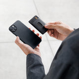 Apple iPhone 14 Kılıf M-safe Şarj Özellikli 1500D Aramid Fiber Pitaka Ultra-Slim Classic Serisi Black-Grey Twill Kapak