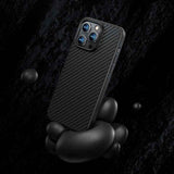 Apple iPhone 14 Plus Kılıf Karbon Fiber Benks Civilian Aramid Protective Kapak