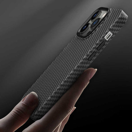Apple iPhone 14 Plus Kılıf ​​​​​Wiwu Karbon Fiber Görünümlü M-safe Wireless Şarj Özellikli Kabon Kapak