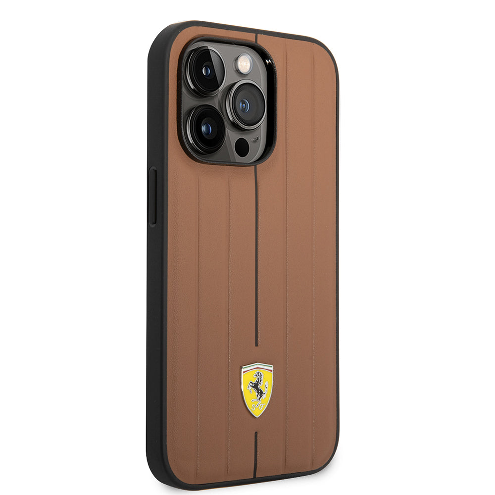 Apple iPhone 14 Pro Max Kılıf Ferrari Orjinal Lisanslı Deri Arka Yüzey Metal Logolu Şerit Tasarımlı Kapak