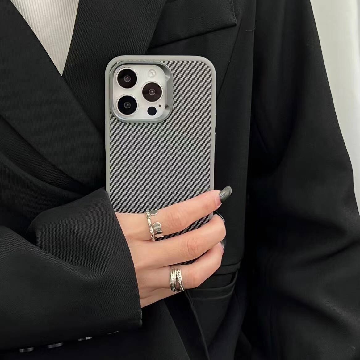 Apple iPhone 14 Pro Max Kılıf M-safe Şarj Özellikli Karbon Fiber Görünümlü Zore Troy Kapak