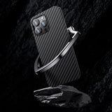 Apple iPhone 14 Pro Max Kılıf M-safe Özellikli Karbon Fiber Benks Essential Kevlar Kapak