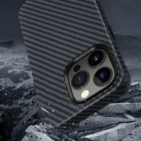 Apple iPhone 14 Pro Max Kılıf ​​​​​Wiwu Karbon Fiber Görünümlü M-safe Wireless Şarj Özellikli Kabon Kapak