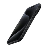 Apple iPhone 15 Plus Kılıf M-safe Şarj Özellikli 1500D Aramid Fiber Pitaka Ultra-Slim Classic Serisi Black-Grey Twill Kapak