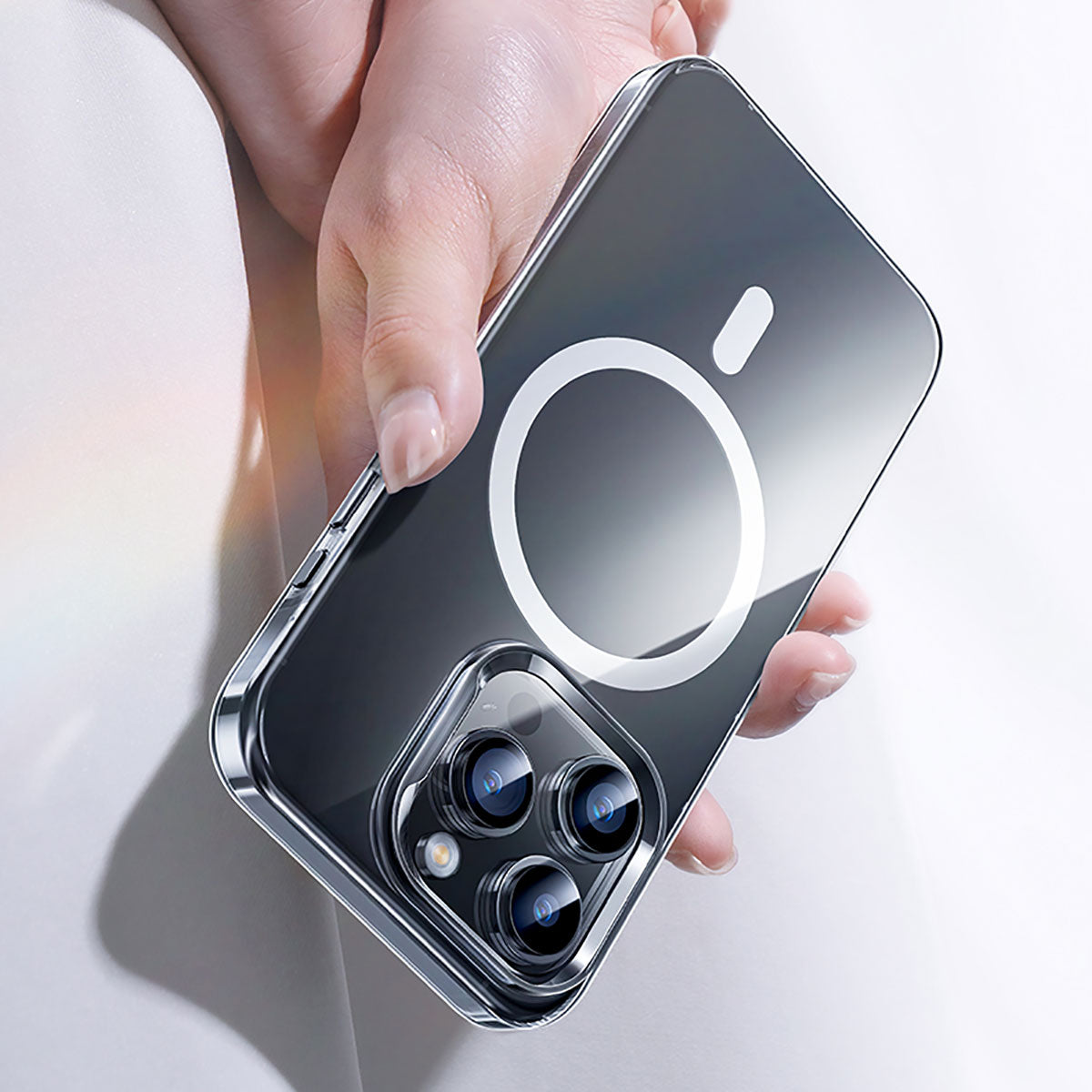 Apple iPhone 15 Plus Kılıf M-safe Şarj Özellikli Benks ​​​​​​Crystal Serisi Şeffaf Kapak