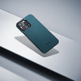 Apple iPhone 15 Pro Kılıf M-safe Şarj Özellikli 1500D Aramid Fiber Pitaka Ultra-Slim Classic Serisi Black-Blue Twill Kapak