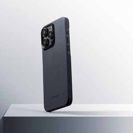 Apple iPhone 15 Pro Kılıf M-safe Şarj Özellikli 600D Aramid Fiber Pitaka Ultra-Slim Classic Serisi Black-Grey Twill Kapak