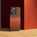 Apple iPhone 15 Pro Kılıf M-safe Şarj Özellikli Aramid Fiber Pitaka Tactile Woven Sunset-Moonrise Serisi Sunset Kapak