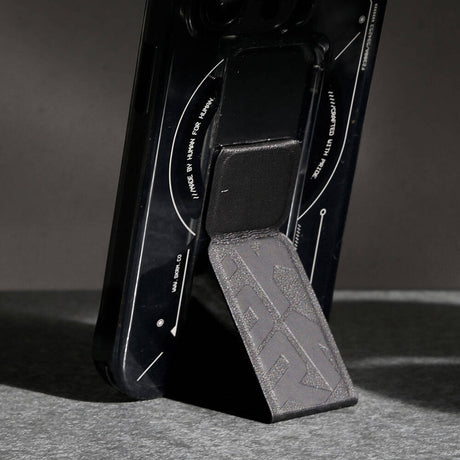 Apple iPhone 15 Pro Kılıf M-safe Şarj Özellikli Teknoloji Desenli Standlı Skinarma Helio Kapak