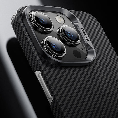 Apple iPhone 15 Pro Max Kılıf M-safe Özellikli Karbon Fiber Benks Essential ArmorAir 600D Kevlar Kapak