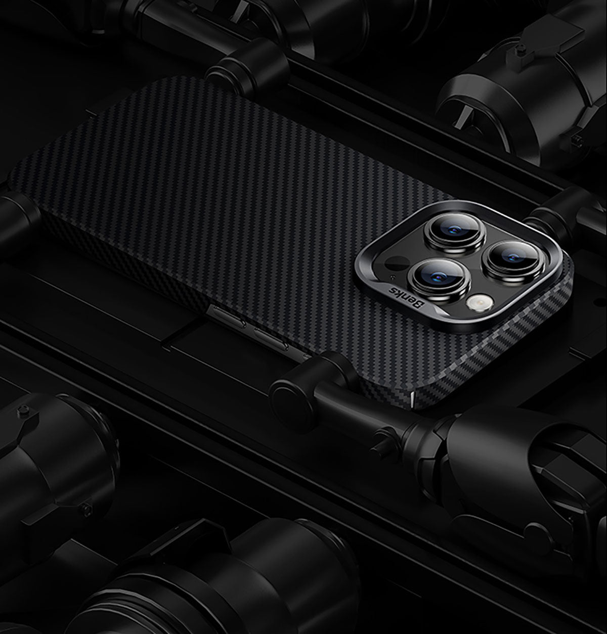 Apple iPhone 15 Pro Max Kılıf M-safe Özellikli Karbon Fiber Benks Essential ArmorAir 600D Kevlar Kapak