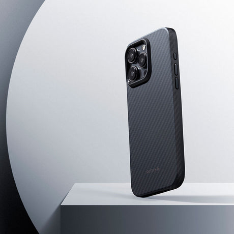 Apple iPhone 15 Pro Max Kılıf M-safe Şarj Özellikli 1500D Aramid Fiber Pitaka Military-Grade Classic Serisi Black-Grey Twill Kapak