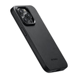 Apple iPhone 15 Pro Max Kılıf M-safe Şarj Özellikli 600D Aramid Fiber Pitaka Military-Grade Classic Serisi Black-Grey Twill Kapak