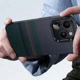 Apple iPhone 15 Pro Max Kılıf M-safe Şarj Özellikli Karbon Fiber Tasarımlı Benks Aurora ArmorPro Kevlar Kapak
