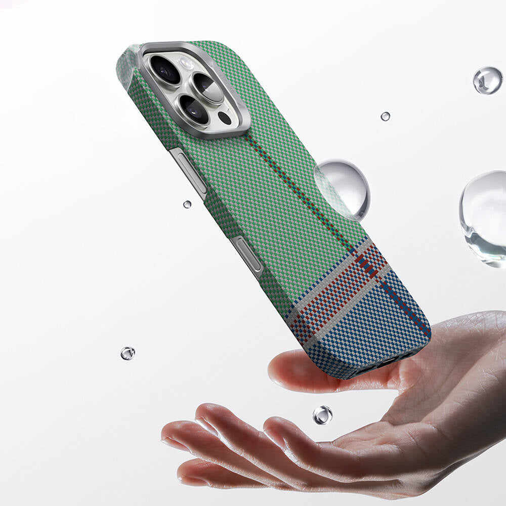 Apple iPhone 15 Pro Max Kılıf M-safe Şarj Özellikli Karbon Fiber Tasarımlı Benks Passion Green ArmorAir Kevlar Kapak