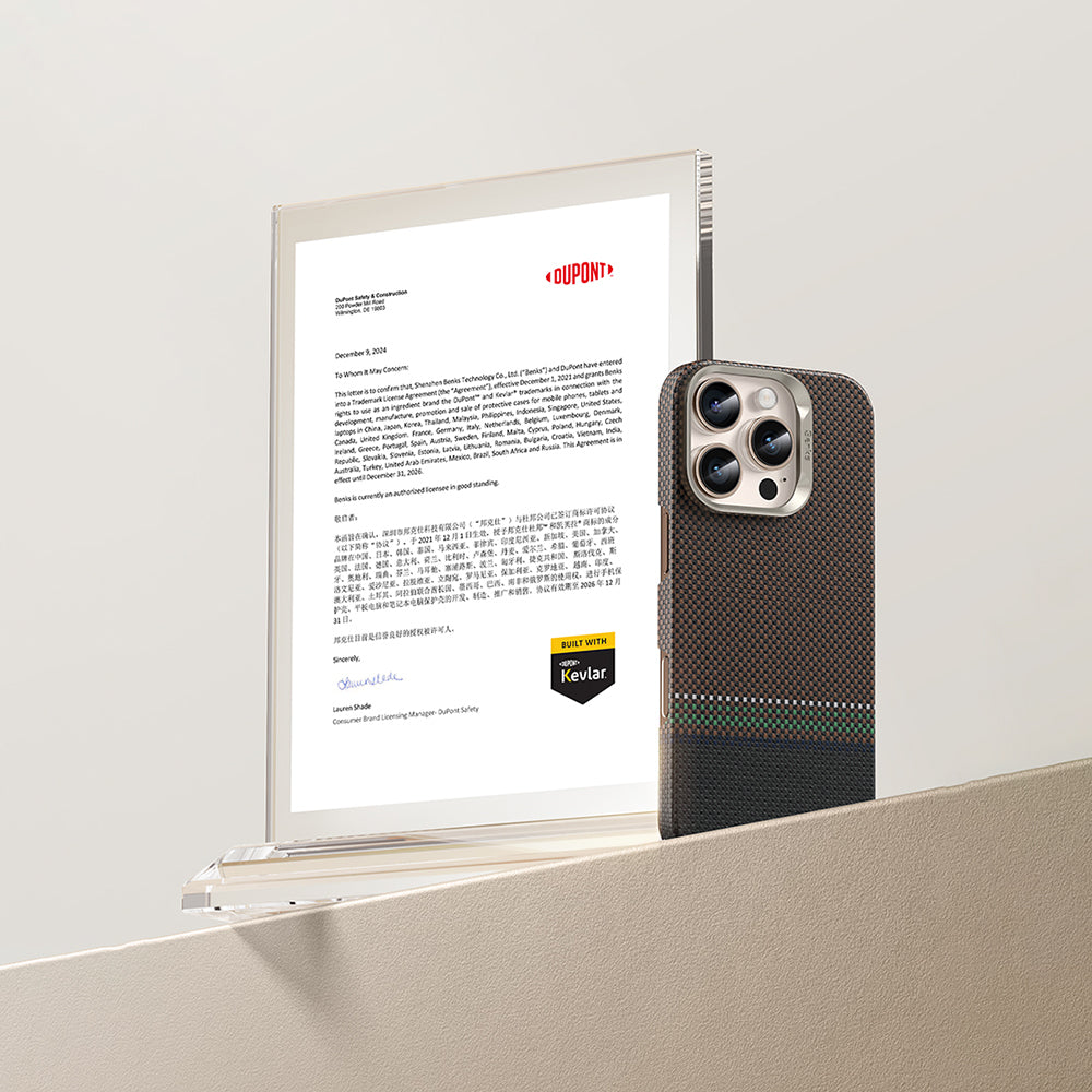 Apple iPhone 15 Pro Max Kılıf M-safe Şarj Özellikli Karbon Fiber Tasarımlı Benks Prestige ArmorAir Kevlar Kapak
