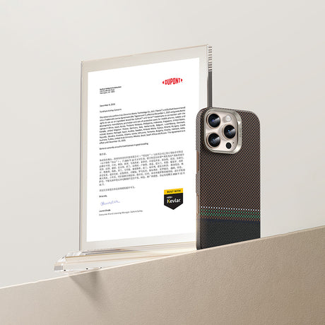 Apple iPhone 15 Pro Max Kılıf M-safe Şarj Özellikli Karbon Fiber Tasarımlı Benks Prestige ArmorAir Kevlar Kapak