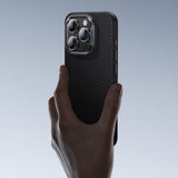 Apple iPhone 16 Pro Kılıf Karbon Fiber M-safe Şarj Özellikli Benks Hybrid ArmorPro 600D Kevlar Kapak