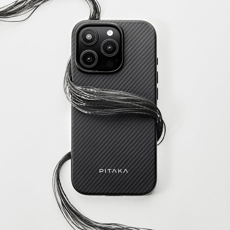 Apple iPhone 16 Pro Kılıf M-safe Şarj Özellikli Aramid Karbon Fiber Pitaka Military-Grade Classic Serisi New Logo Black-Grey Twill Kapak