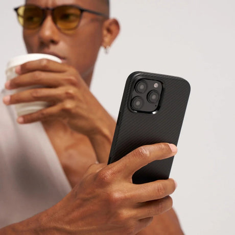 Apple iPhone 16 Pro Kılıf M-safe Şarj Özellikli Aramid Fiber Pitaka Military-Grade Classic Serisi Black-Grey Twill Kapak