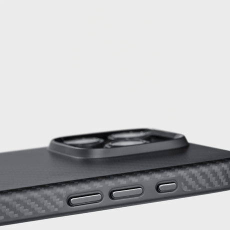 Apple iPhone 16 Pro Kılıf M-safe Şarj Özellikli Aramid Fiber Pitaka Military-Grade Classic Serisi Black-Grey Twill Kapak