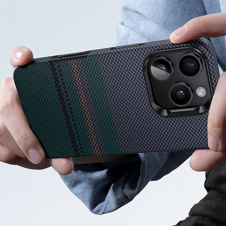 Apple iPhone 16 Pro Kılıf M-safe Şarj Özellikli Karbon Fiber Tasarımlı Benks Aurora ArmorPro Kevlar Kapak