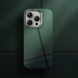 Apple iPhone 16 Pro Kılıf M-safe Şarj Özellikli Karbon Fiber Tasarımlı Benks Passion Green ArmorAir Kevlar Kapak