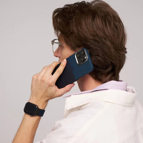 Apple iPhone 16 Pro Kılıf M-safe Şarj Özellikli Lumintex Teknolojili Fosforlu Özellikli Aramid Fiber Pitaka Tactile Woven Starpeak Serisi Milky Way Galaxy Kapak