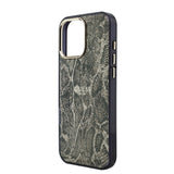 Apple iPhone 16 Pro Max Kılıf Guess Orjinal Lisanslı M-safe Şarj Özellikli Yazı Logolu Python Desenli Kapak