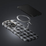 Apple iPhone 16 Pro Max Kılıf M-safe Şarj Özellikli Ekose Tasarımlı Benks ArmorVichy Kevlar Kapak