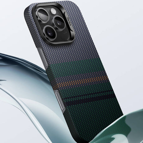 Apple iPhone 16 Pro Max Kılıf M-safe Şarj Özellikli Karbon Fiber Tasarımlı Benks Aurora ArmorAir Kevlar Kapak